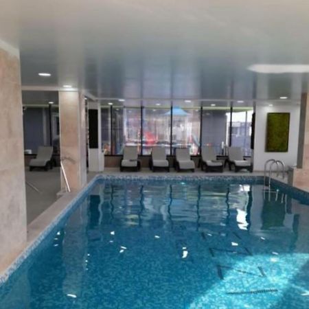 Alezzi Beach Vibe Family Studio With Spa Piscina Interioara Incalzita Sauna Jacuzzi Gym Нэводари Экстерьер фото