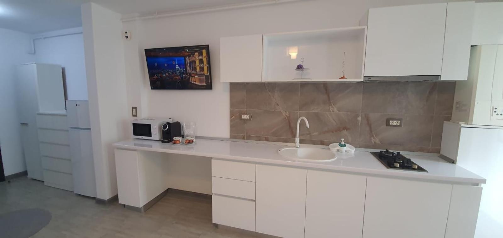 Alezzi Beach Vibe Family Studio With Spa Piscina Interioara Incalzita Sauna Jacuzzi Gym Нэводари Экстерьер фото